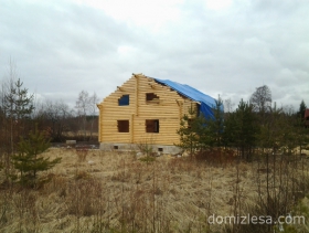 Сруб дома из оцилиндрованного бревна, фото 1